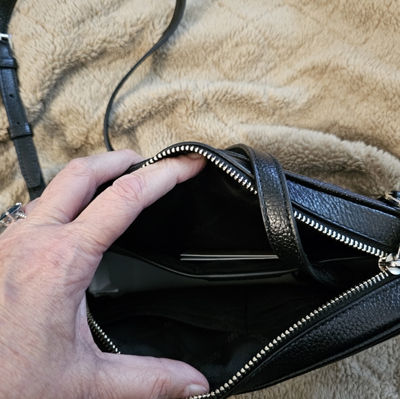 NWT MICHAEL KORS PEBBLED LEATHER  CROSSBODY - Picture 5 of 8